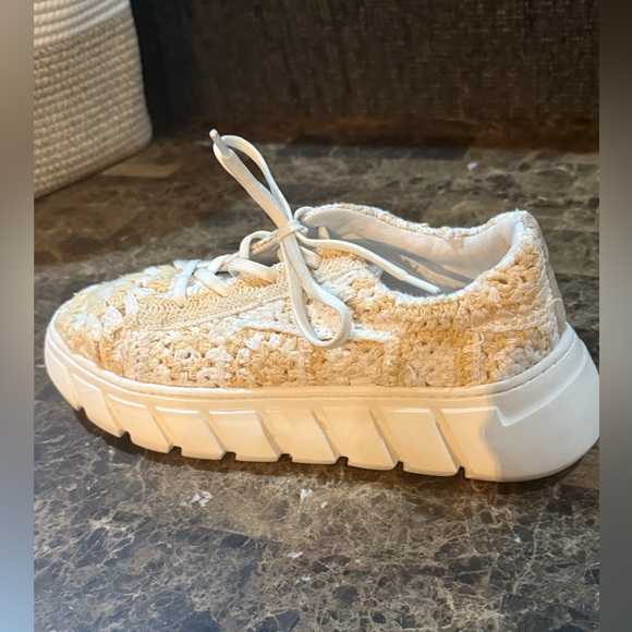 Free People. Catch me if you Can Crochet Sneakers. Cream/White. Size 41 (10.5). - Picture 4 of 13
